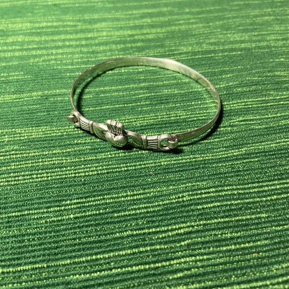 Vintage Sterling Silver Claddagh Hinged Bracelet from Ireland; New Condition - Picture 12 of 16